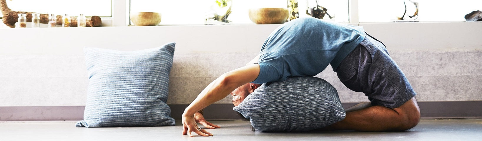 7 EASY YOGA POSES TO RELIEVE STRESS - Jurlique US